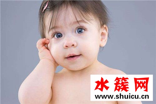 小孩白化病是怎么引起的