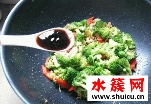 炒西蘭花放蠔油嗎