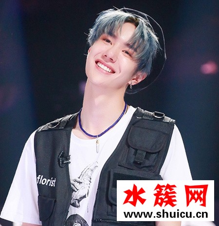 王一博灰藍色頭發圖片欣賞