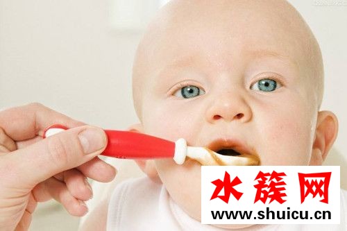 四個月的寶寶可以吃什么輔食