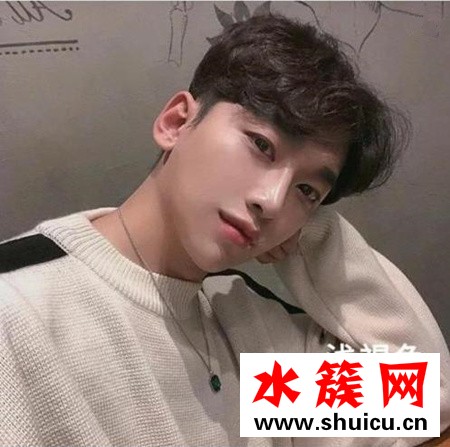 男生染頭發什么顏色好看 男生顯皮膚白的頭發顏色2019 男生染頭發什么顏色好看