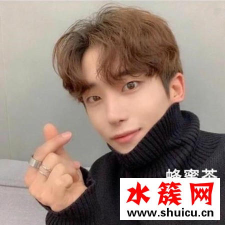 男生染頭發什么顏色好看 男生顯皮膚白的頭發顏色2019 男生染頭發什么顏色好看