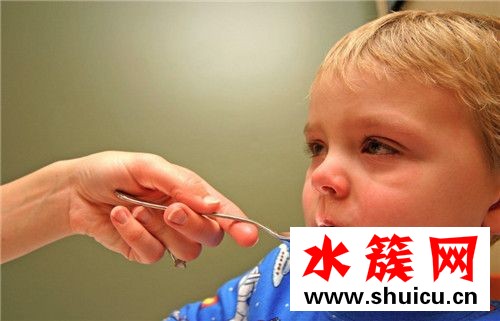 寶寶發燒能喝葡萄糖水嗎 寶寶發燒喝什么水 寶寶發燒能喝葡萄糖水嗎