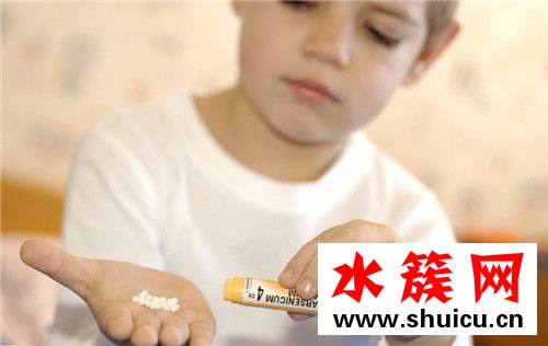 寶寶發燒能喝葡萄糖水嗎 寶寶發燒喝什么水 寶寶發燒能喝葡萄糖水嗎