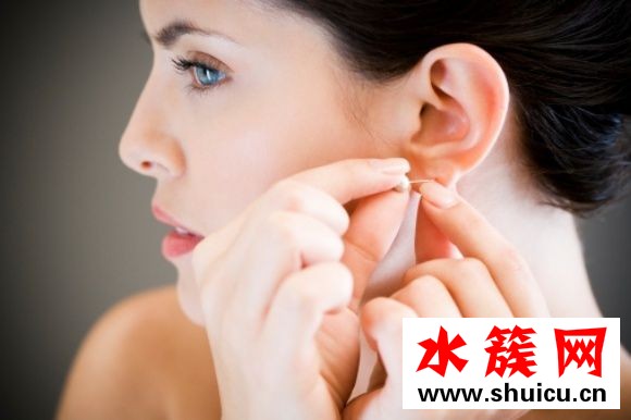 耳骨打洞有多痛？打耳洞該注意的事一次搞懂 穿耳洞要注意什么