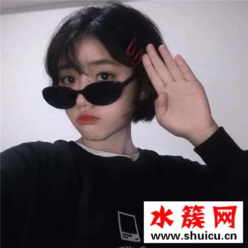 好看的短發發型女生圖片